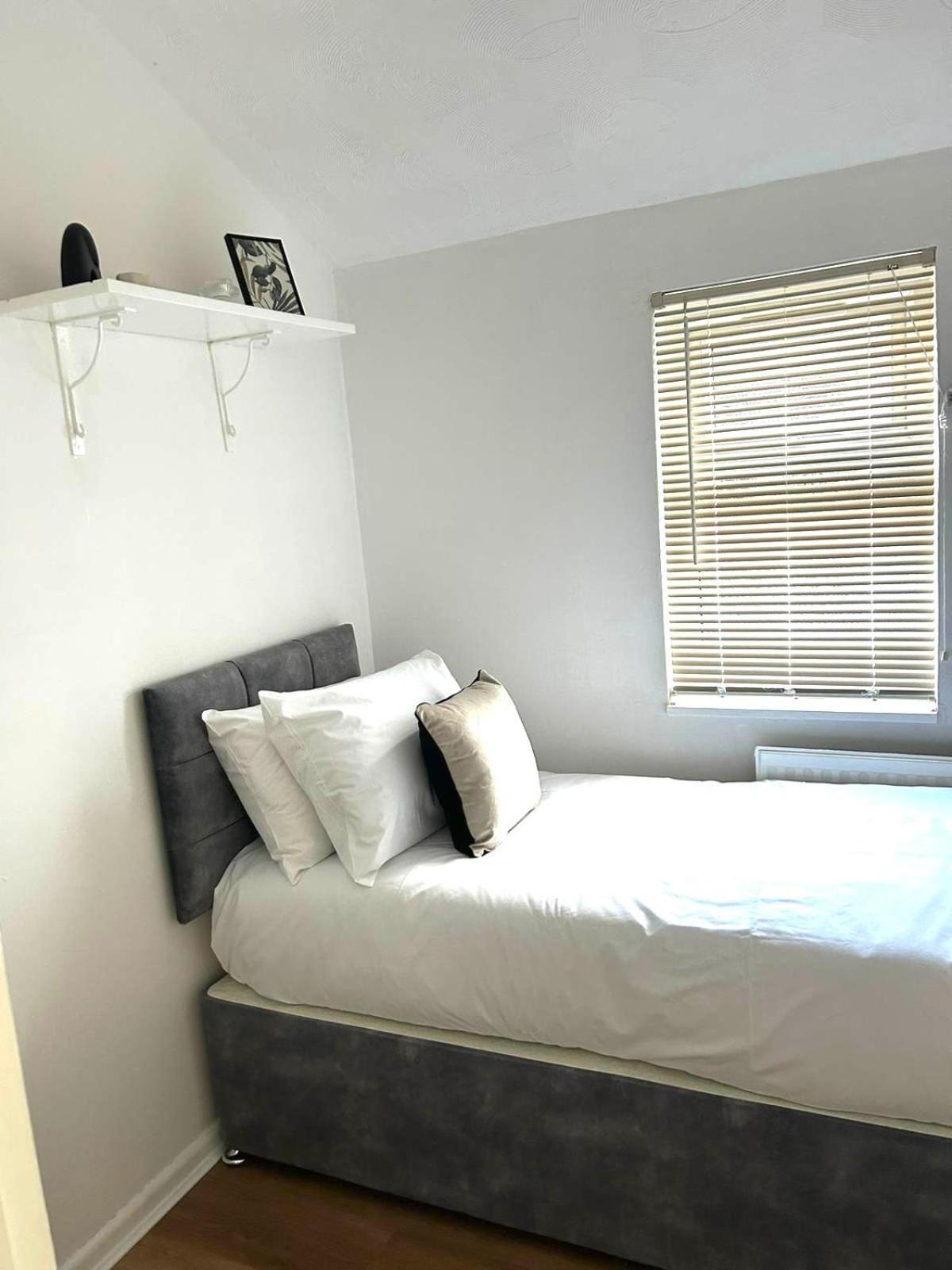 Mideyah Stays - 3 Bed Comfy House Cardiff Exterior foto
